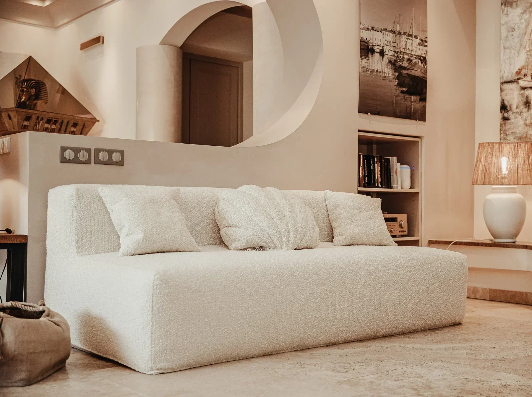 La laine bouclée : l’alliée cocooning du design contemporain