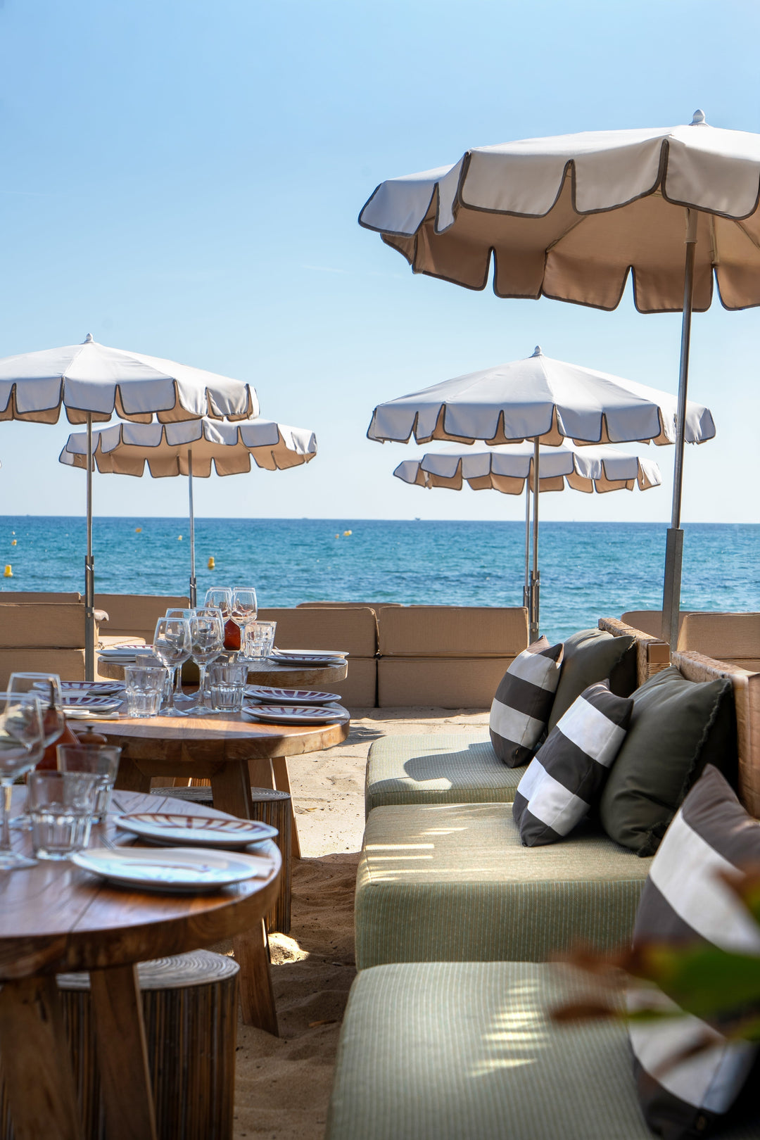 Coussins et banquettes extérieurs sur-mesure pour hôtels, restaurants et plages privées