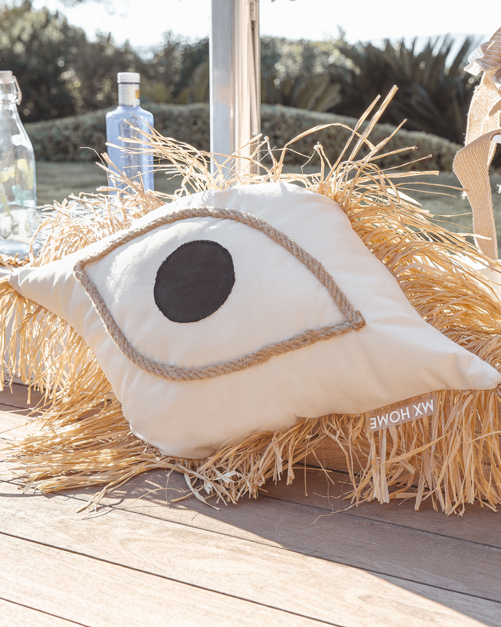 Coussin oeil grec - Tissu blanc avec franges en raphia
