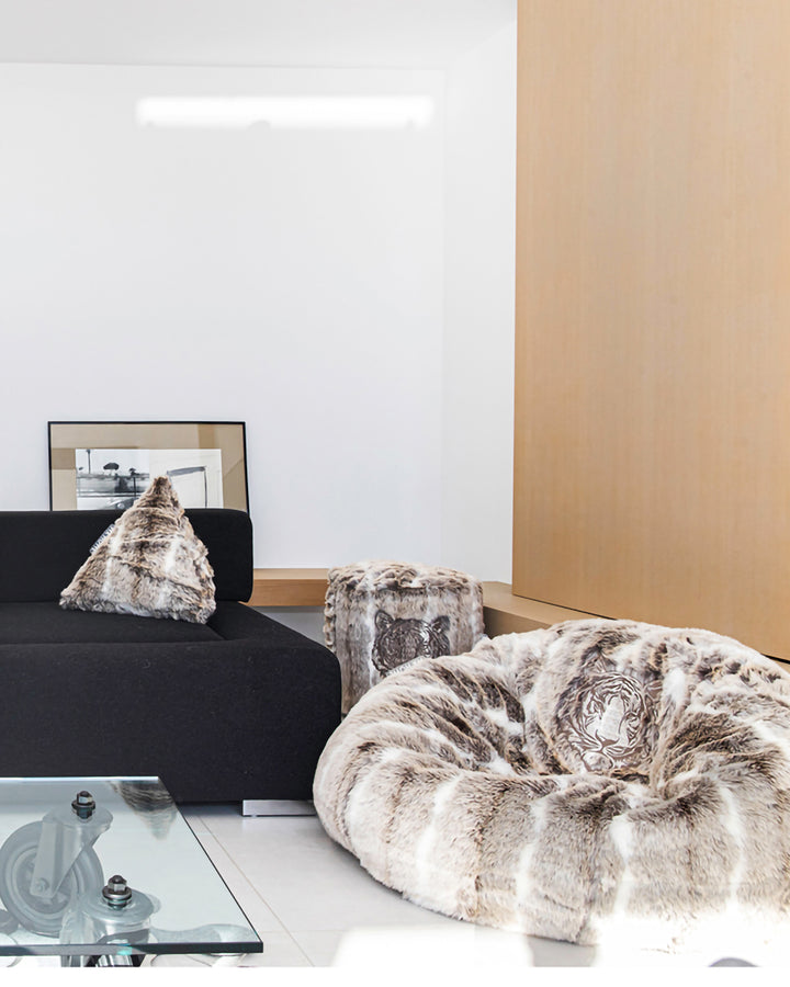 Pouf XL brodé en fausse fourrure Marron