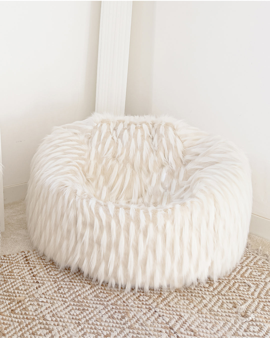 Puf xl de pelo sintético blanco