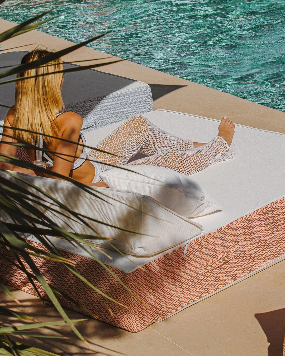 Lit bain de soleil 2 places en mousse - Blanc avec motifs oranges - MXHOME