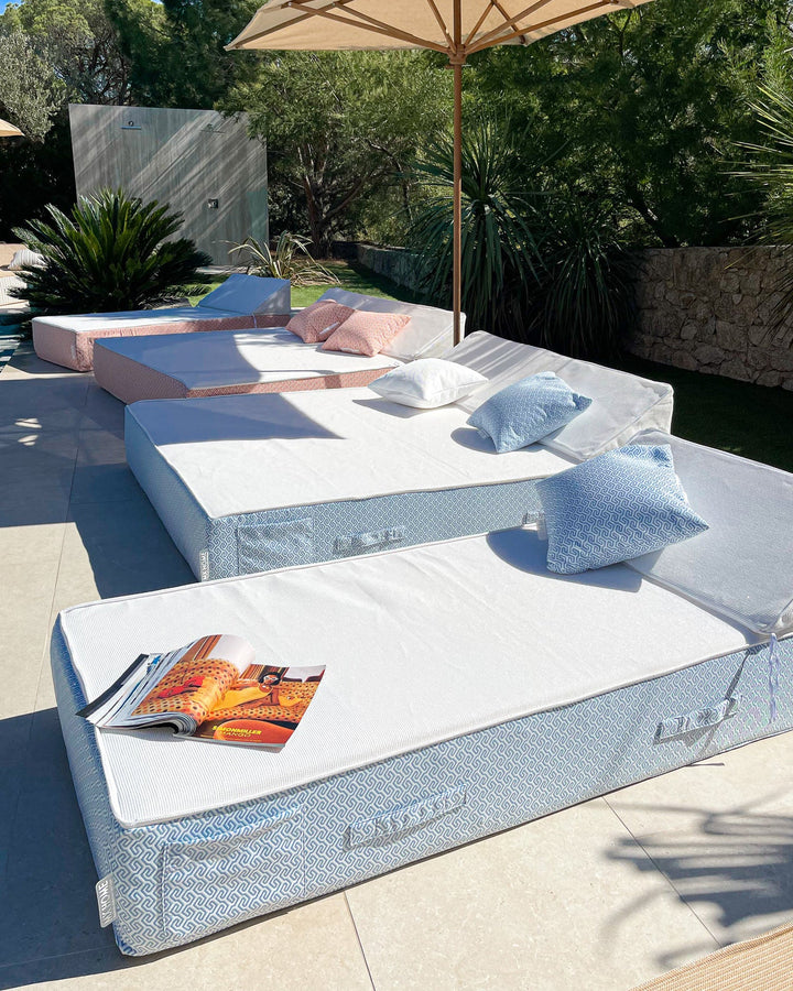 Lit bain de soleil 2 places en mousse - Blanc avec motifs bleus - MXHOME