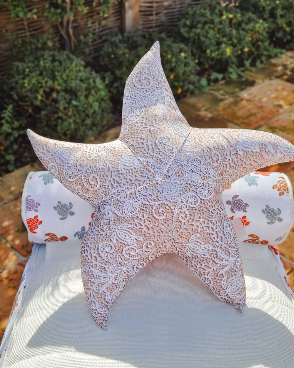 VILEBREQUIN x MX Home - Coussin étoile de mer - Motifs effet dentelles - MXHOME