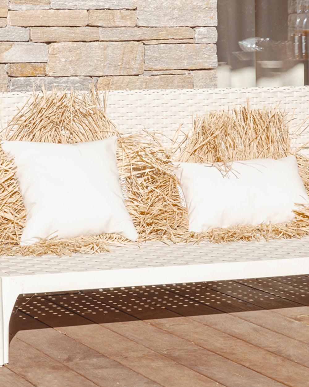 Coussin carré - Tissu blanc et franges en raphia - MXHOME