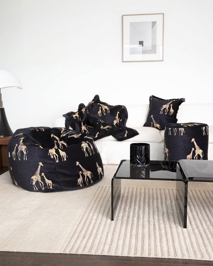 Pouf in velluto nero con giraffe ricamate