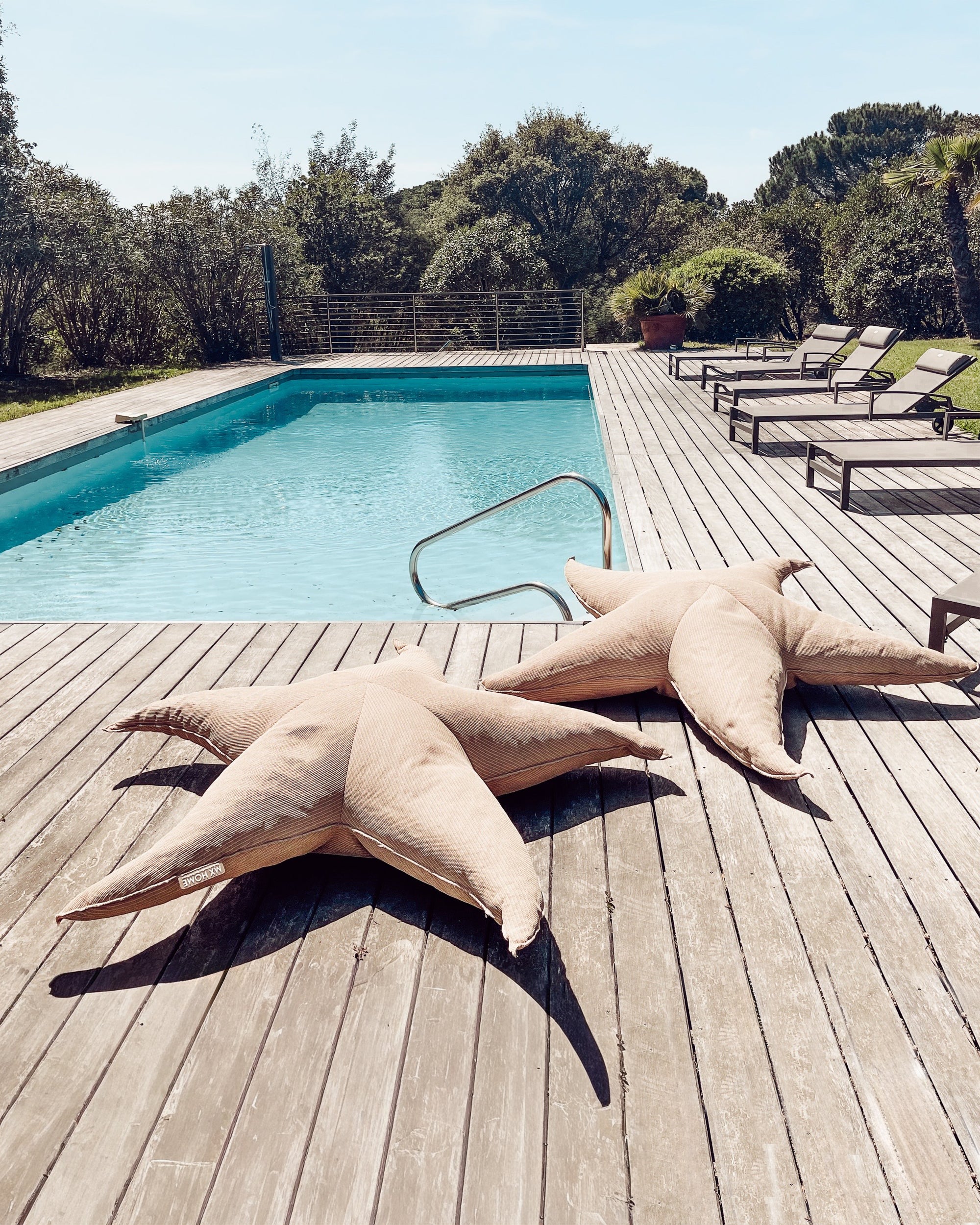 XL floating pouf starfish - Raffia effect or white - Outdoor – MXHOME