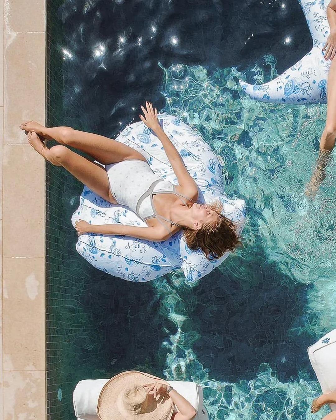 VILEBREQUIN x MX Home - Pouf XL flottant coquillage - Motifs méduses - MXHOME