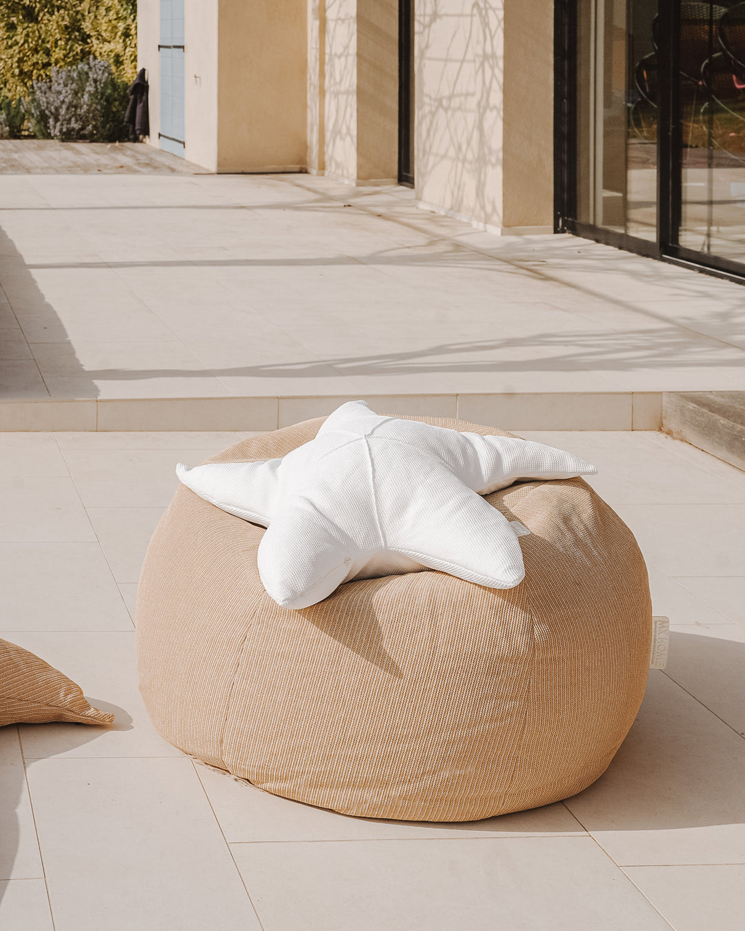 Pouf XL flottant - Beige raphia - MXHOME